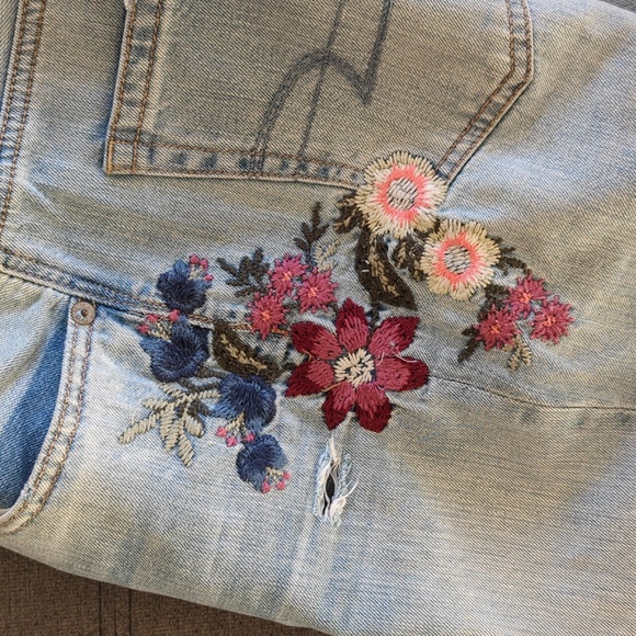 Embroidered flower jeans - Picture 5 of 5